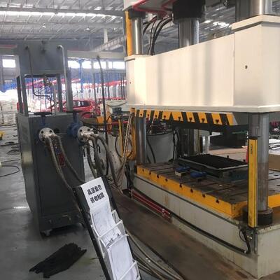 SMC Compression Molding Bus Roof Cover Air Deflector Lightweight FRP Exterior